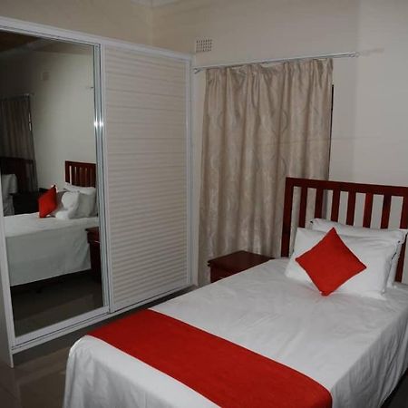 Pillacol Guest House Вікторія-Фоллс Екстер'єр фото